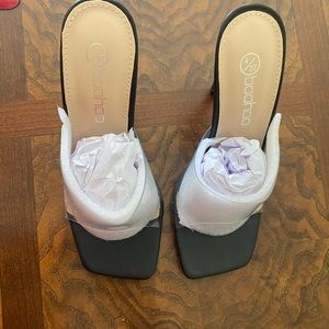 New black clear open toe heels! They are a size 6 but fits like a size 7